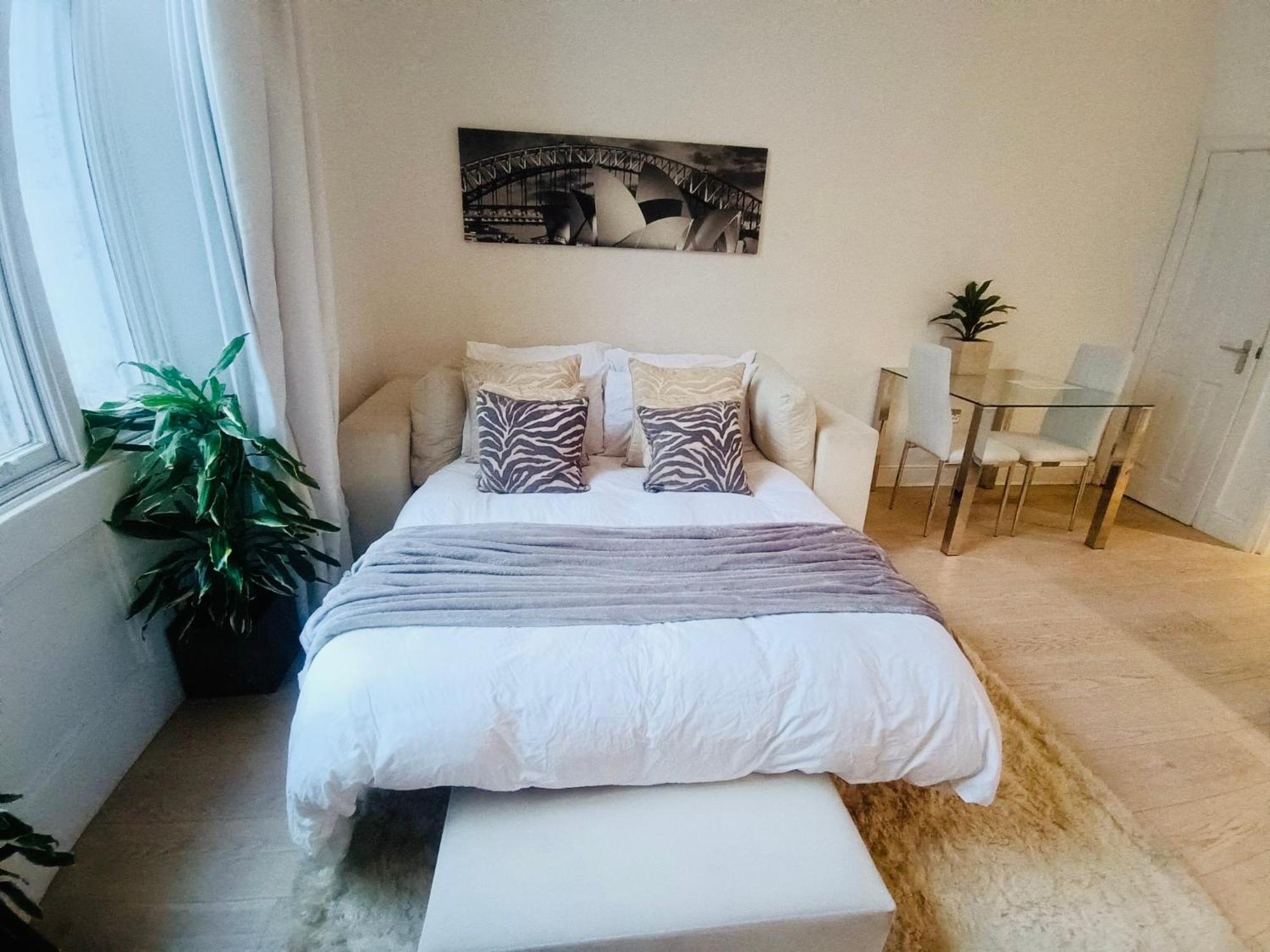 Modern Near Hyde Park * London